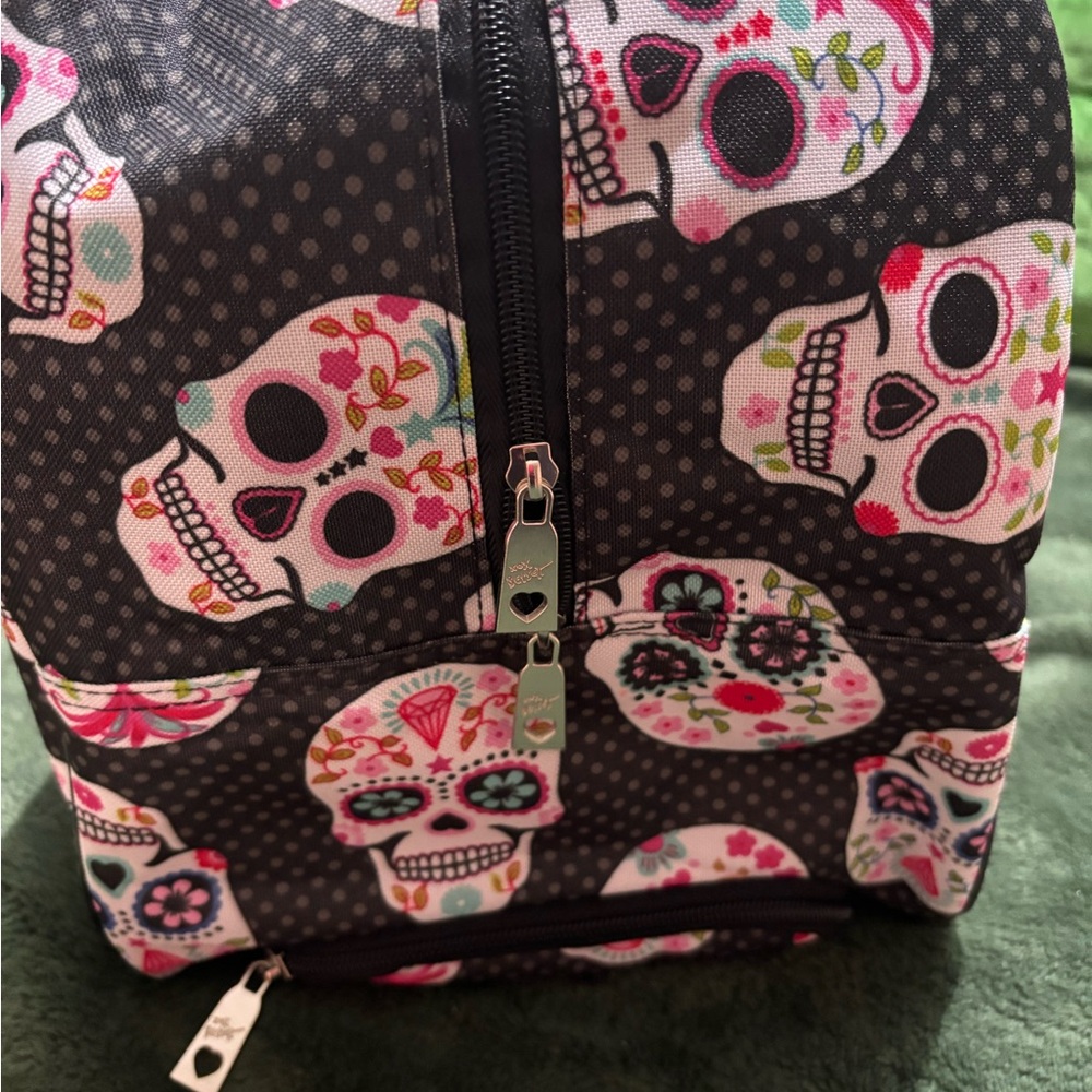 NWT Betsey Johnson Skulls Collection Roller duffle  - perfect for traveling. - Picture 8 of 10